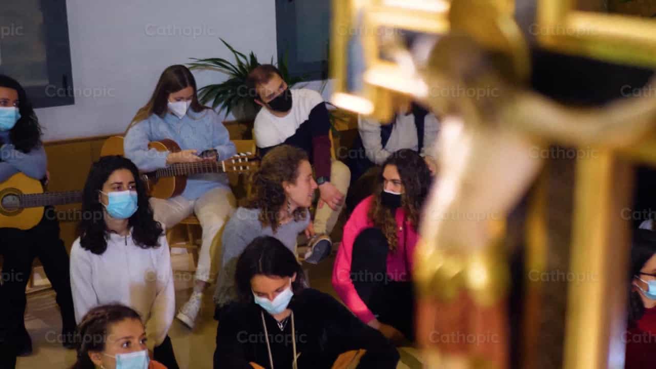 Grupo de jóvenes, Toma 1 - Banco de vídeos católicos