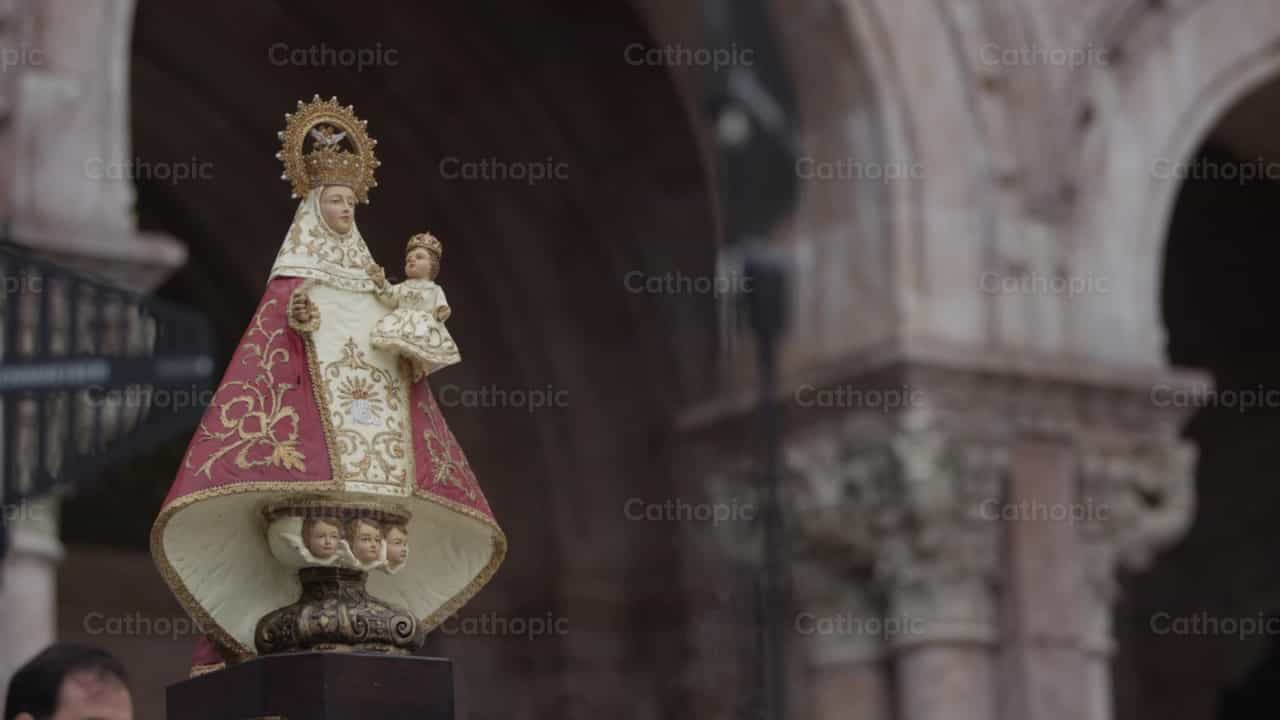 Birhen ng Covadonga - Mga Catholic stock video - Larawan ni Catholic Stuff