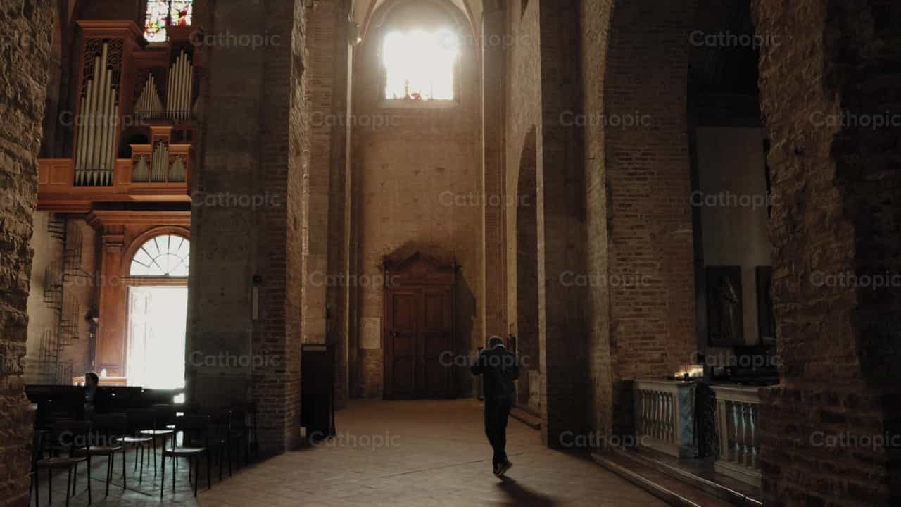Church Interior - Catholic stock videos - Photo by Frames Cristianos