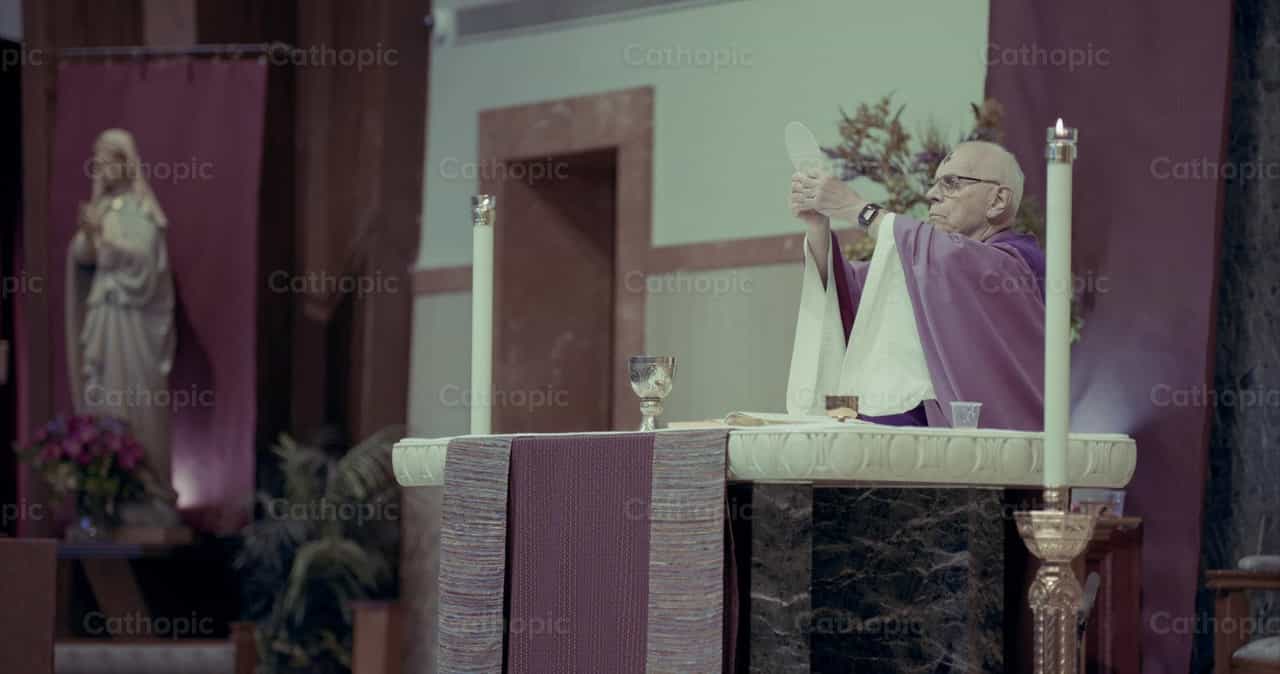 Eucaristía del Miercoles de Ceniza - Banco de vídeos católicos - Fotografía por Personally Catholic