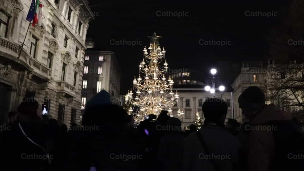 Arbol de navidad milanés - Banco de vídeos católicos - Fotografía por Saul Ibarra