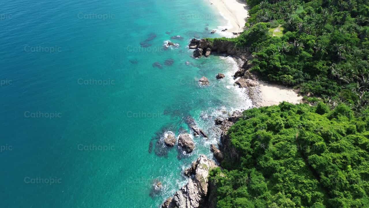 Orilla del mar - Banco de vídeos católicos - Fotografía por Frames Cristianos
