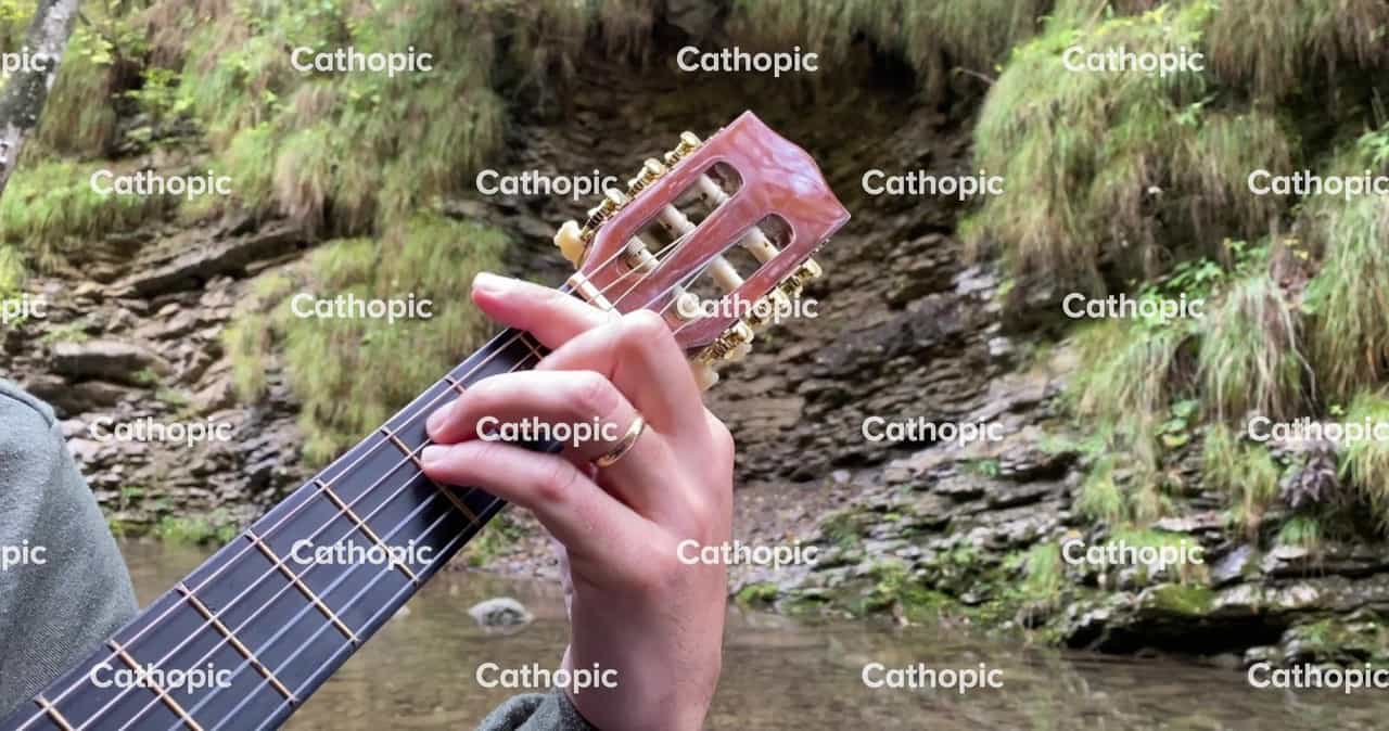 Cantando al amor - Banco de vídeos católicos - Fotografía por Saul Ibarra