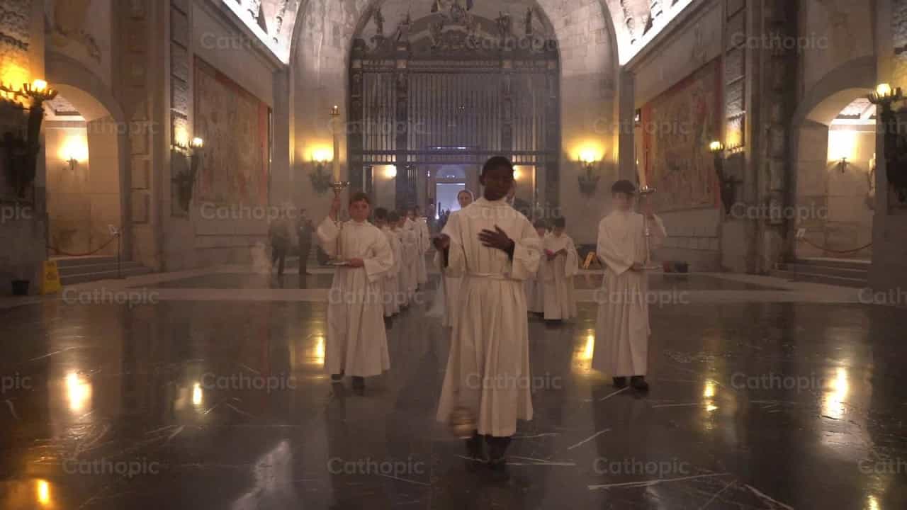 Procesion de monaguillos - Banco de vídeos católicos - Fotografía por Lupe Belmonte