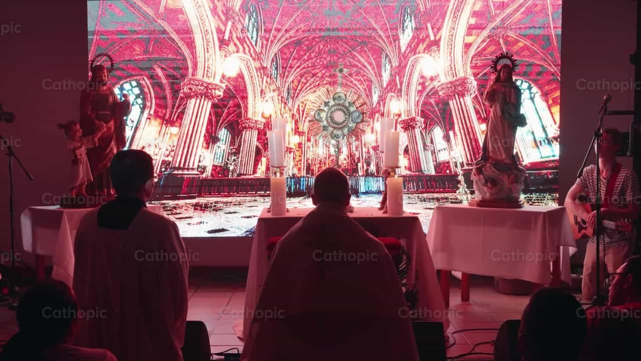 Adoración Eucarística - Banco de vídeos católicos - Fotografía por Carlos Gaviria