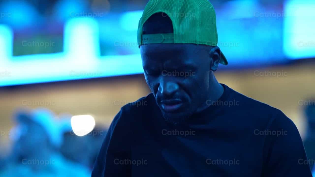 Man praising in concert prayer - Catholic stock videos - Photo by Iván W. Jaques