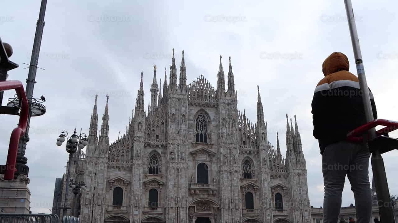 Catedral de Milan - Banco de vídeos católicos - Fotografía por Saul Ibarra