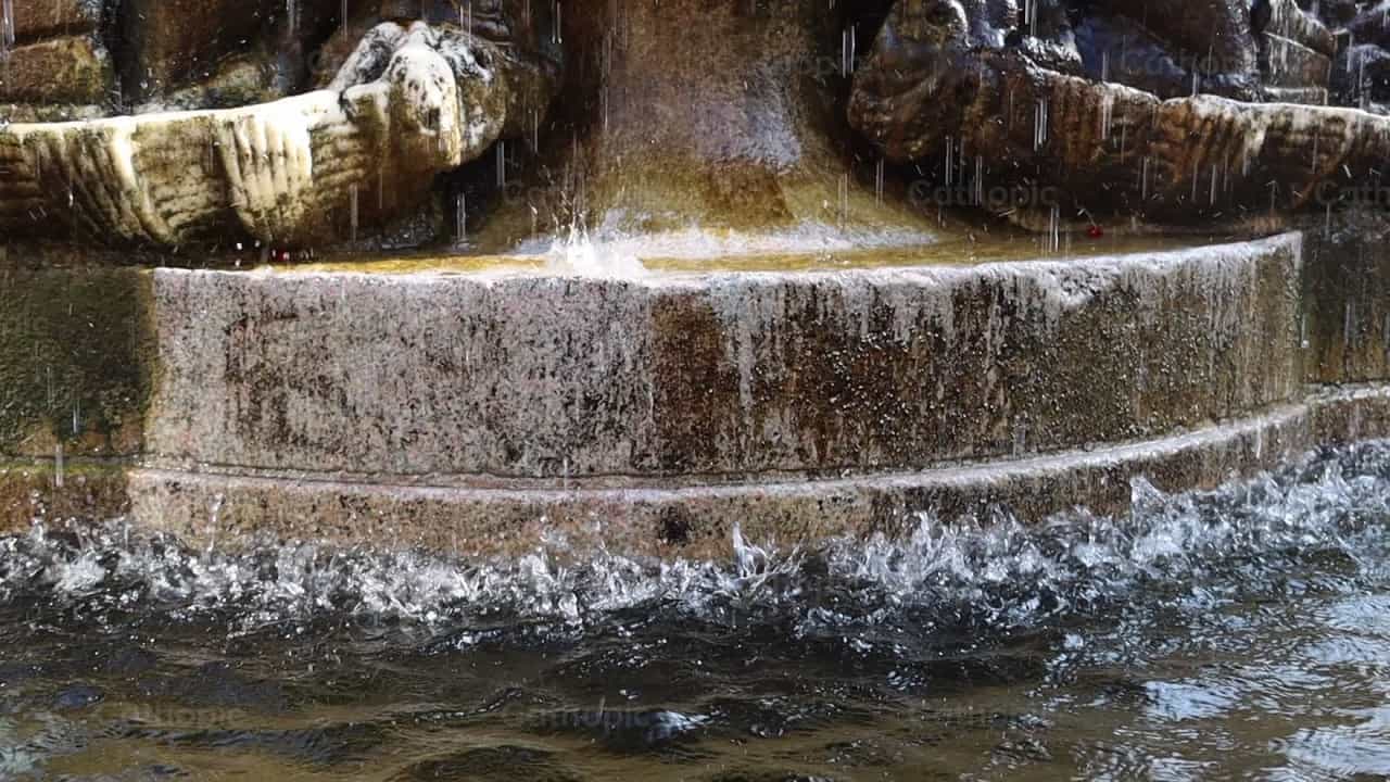 Fuente de Agua - Banco de vídeos católicos - Fotografía por Saul Ibarra