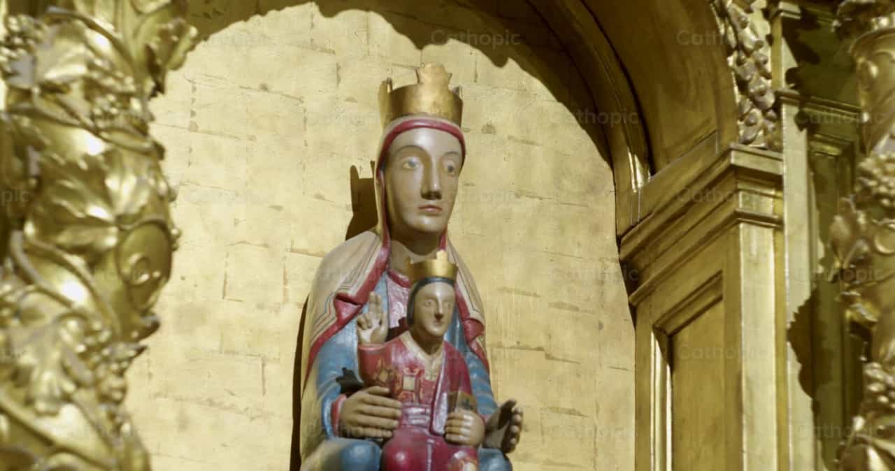 Virgen Maria y niño Jesus - Banco de vídeos católicos - Fotografía por Almures Studio