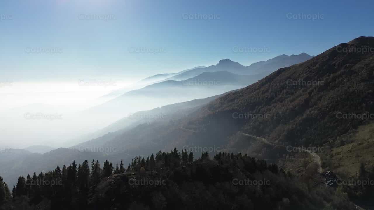 Paisaje montañoso - Banco de vídeos católicos