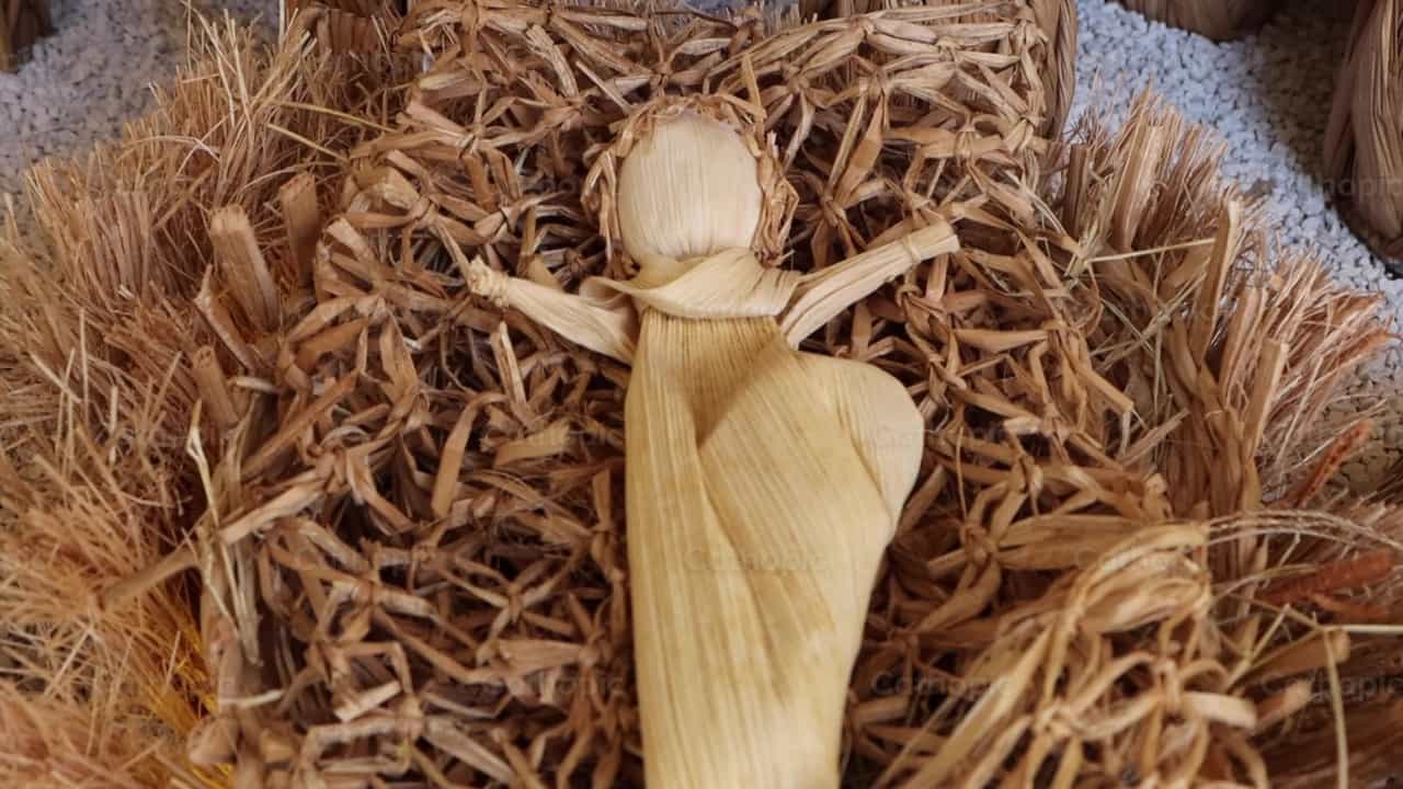 Bebe Jesus artesanal - Banco de vídeos católicos - Fotografía por Frames Cristianos
