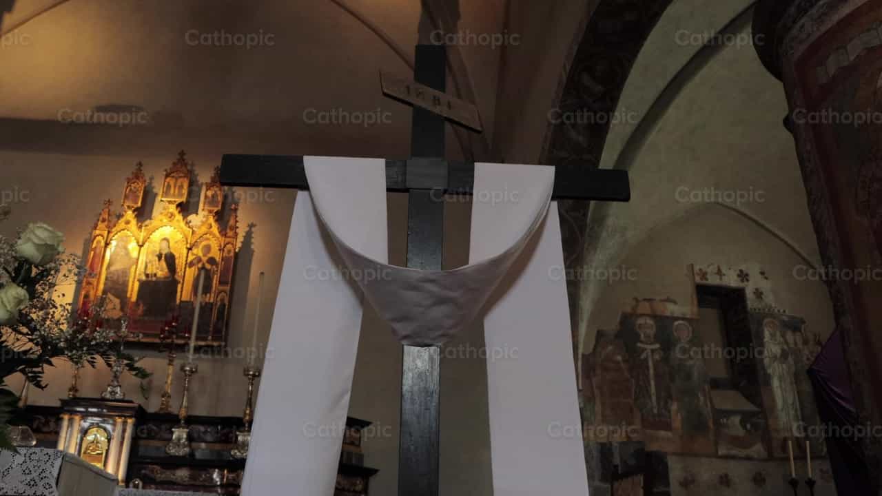Cruz - Banco de vídeos católicos - Fotografía por Frames Cristianos