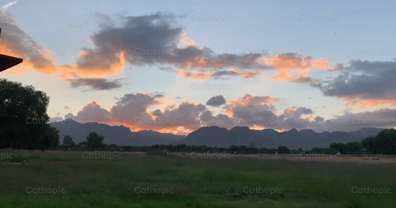Atardeceres acelerados - Banco de vídeos católicos - Fotografía por Saul Ibarra