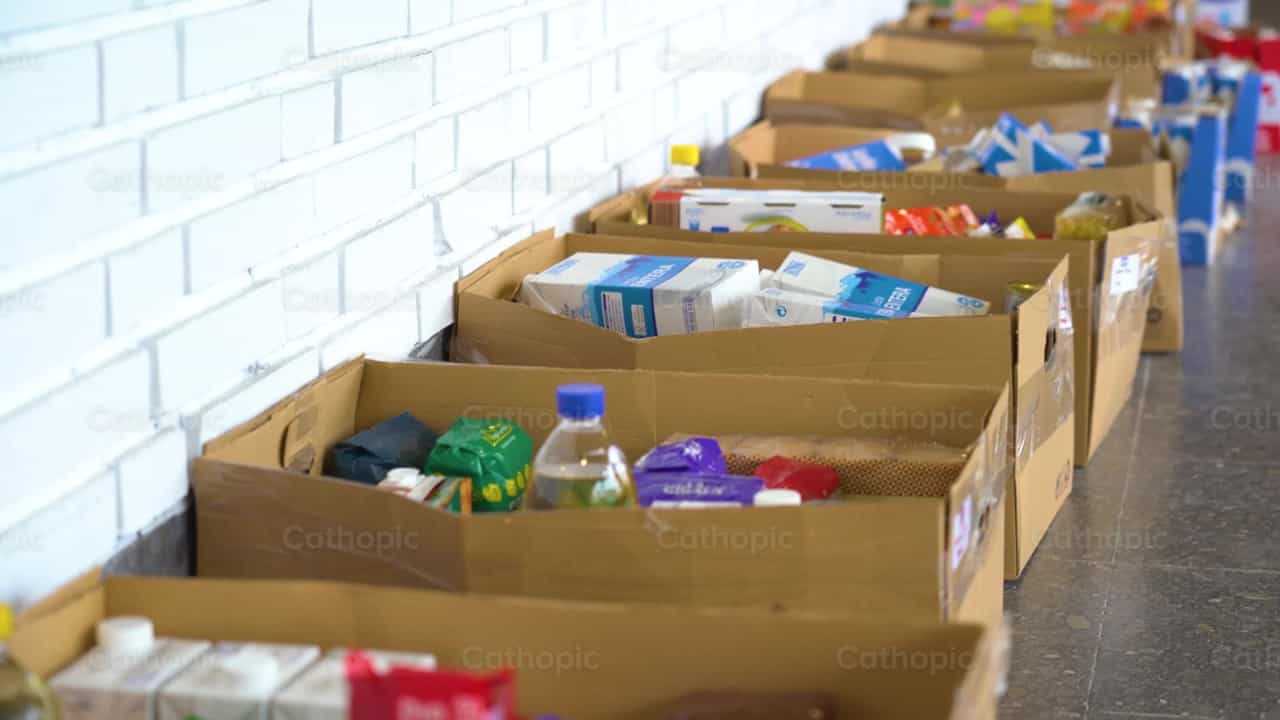 Caixas de alimentos - Vídeos católicos de stock