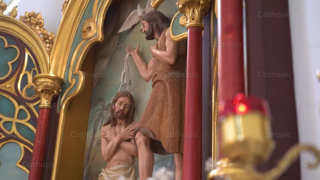 Il Battesimo di Gesù (ripresa 2) - Video stock cattolici