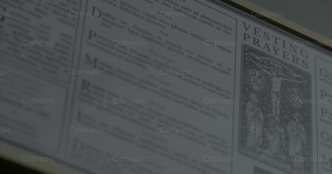 Oraciones de investidura - Banco de vídeos católicos - Fotografía por Personally Catholic