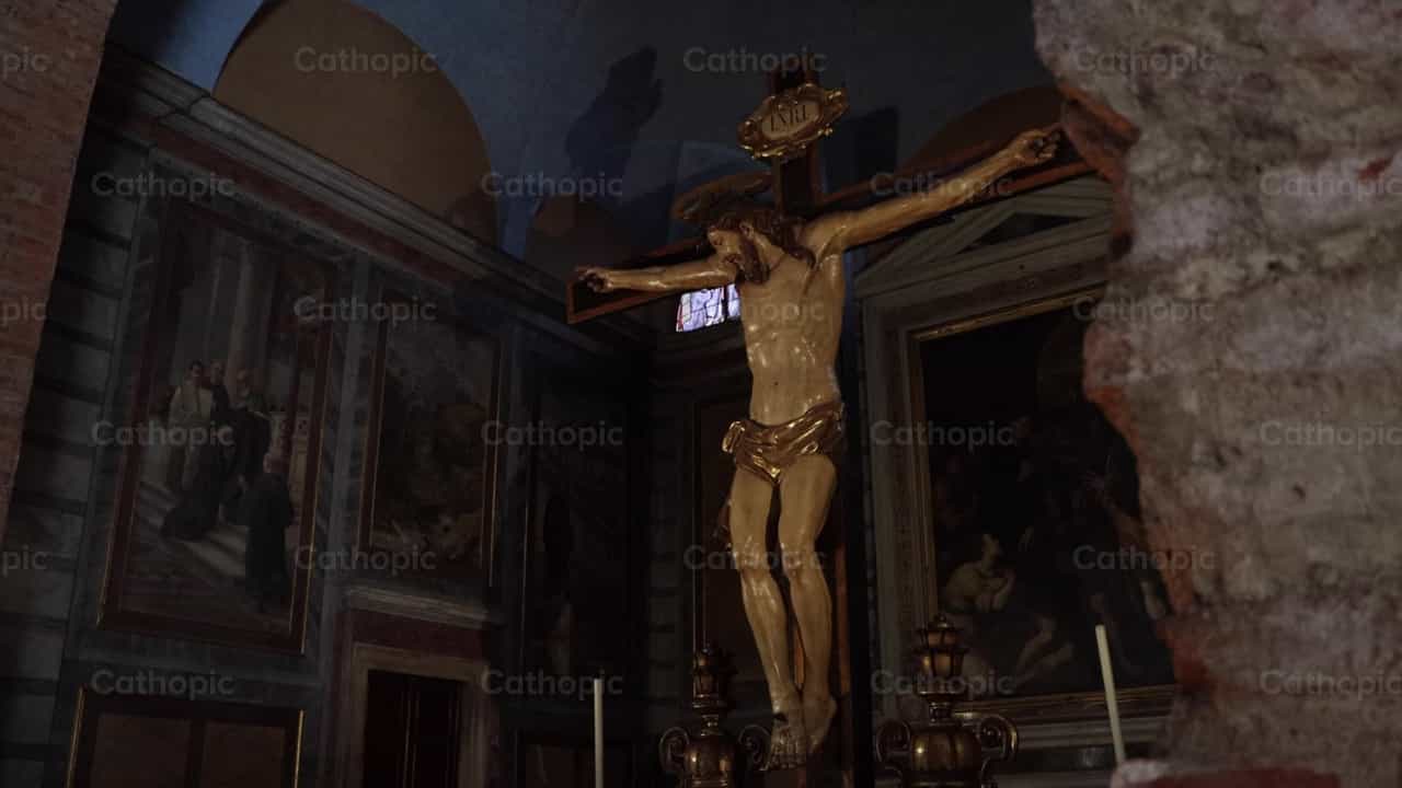 Jesus crucificado - Banco de vídeos católicos - Fotografía por Frames Cristianos