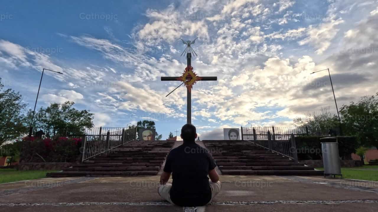 Cross of the Apostolate - Catholic stock videos - Photo by Frames Cristianos
