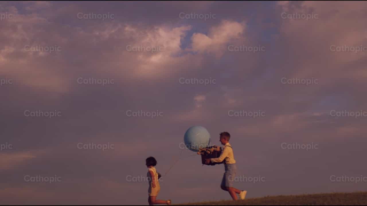 Nuestro primer vuelo en globo - Banco de vídeos católicos - Fotografía por Almures Studio