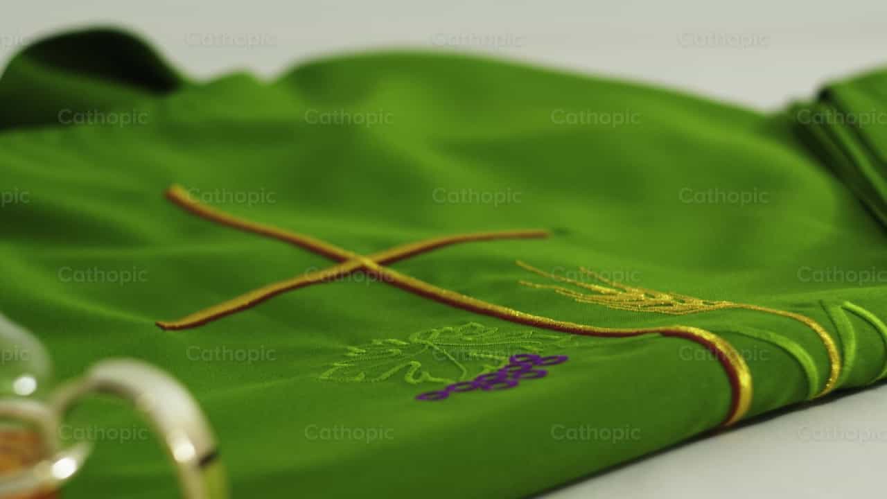 葡萄园与礼服（chasuble） - 天主教素材视频 - 摄影： Almures Studio