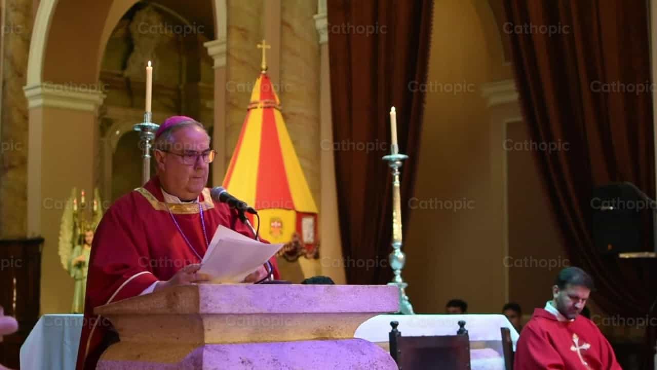 Arzobispo en homilía - Banco de vídeos católicos