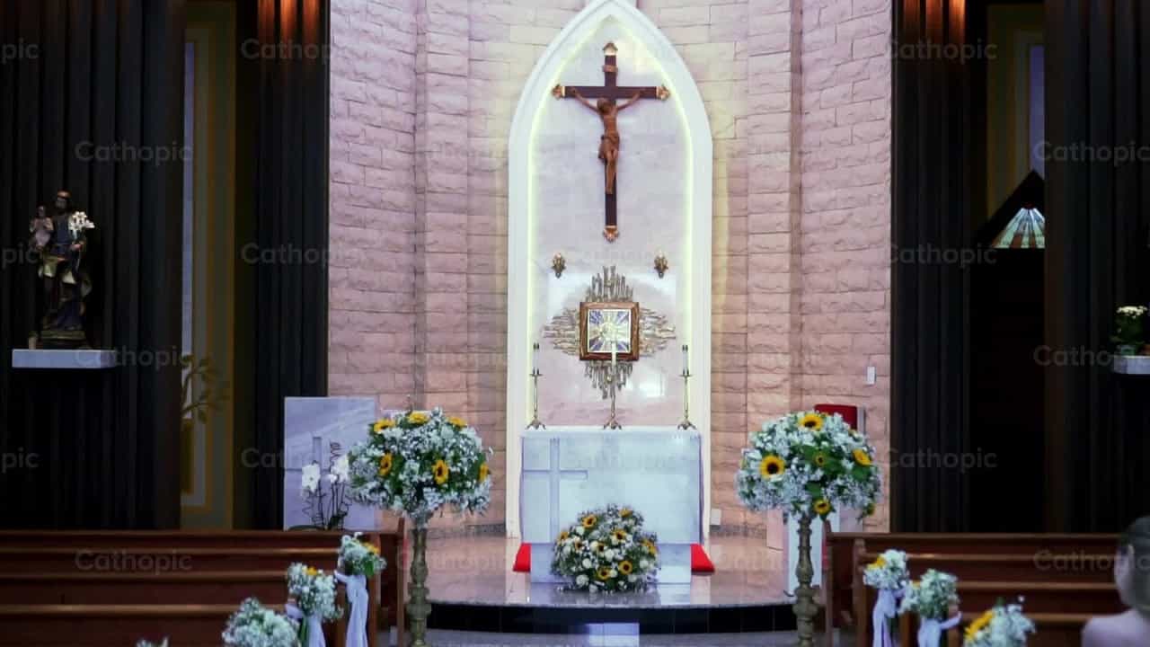 En la Iglesia - Banco de vídeos católicos - Fotografía por Thiago Damião P. Silva