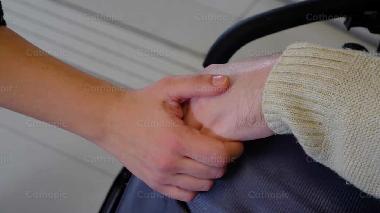 Cogidos de la mano - Banco de vídeos católicos