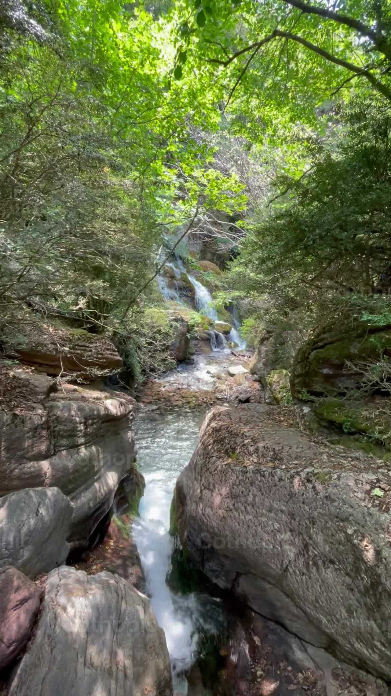 De rivier - Katholieke stockvideo's - Foto door Lupe Belmonte