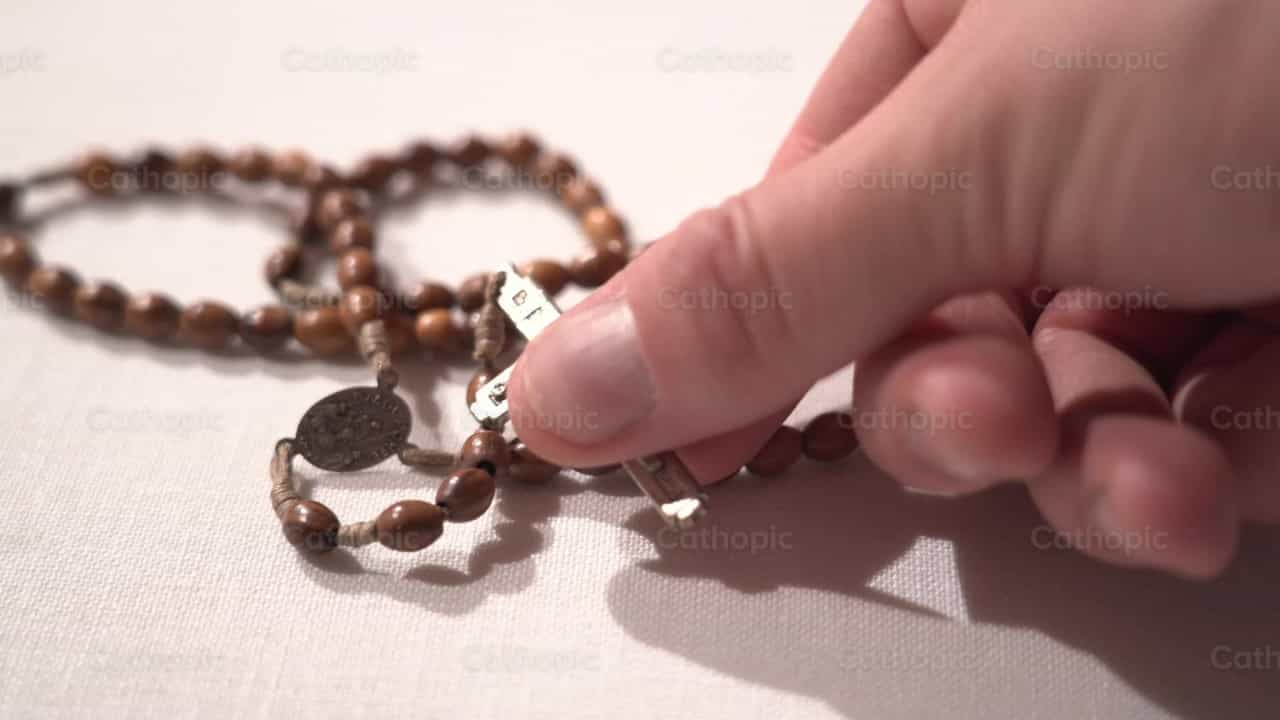 Różaniec (Ujęcie 2) - Katolickie filmy stockowe - Zdjęcie: Cathopic