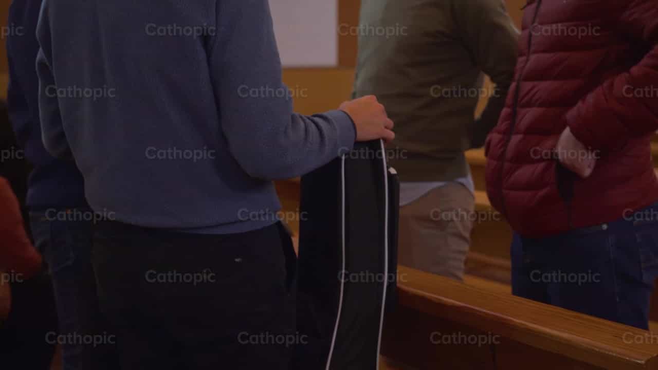 Plébániai közösség, 2. felvétel - Katolikus stock videók - Fotó: Cathopic