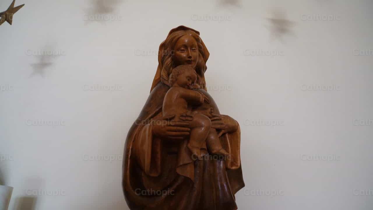 Imagem de Madeira de Nossa Senhora - Vídeos católicos de stock - Foto de Cathopic
