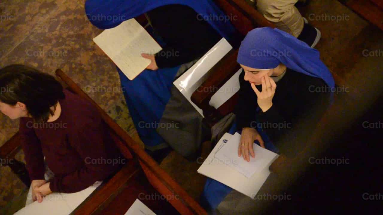Freira estudando - Vídeos católicos de stock - Foto de Lupe Belmonte