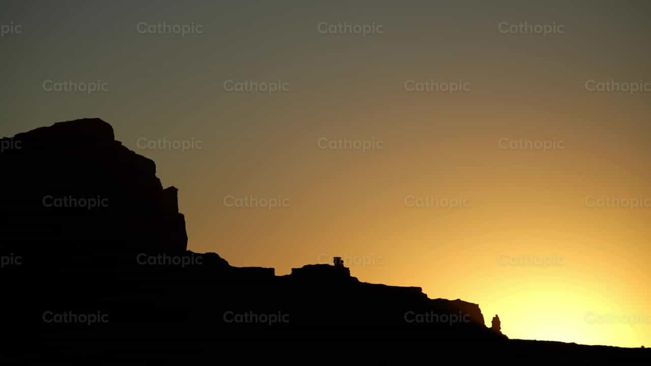 Amanecer en Monument Valley - Banco de vídeos católicos - Fotografía por Santiago de la Hoz