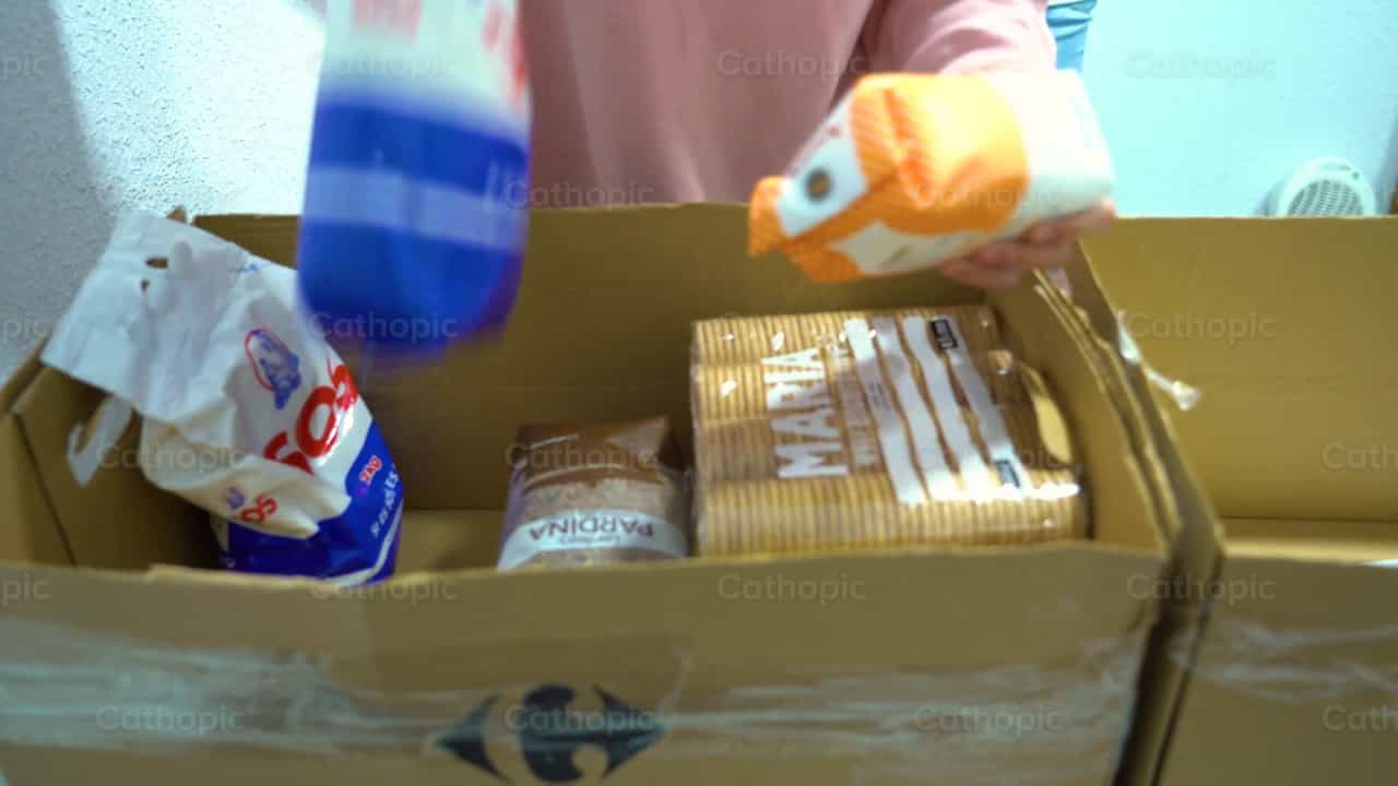 Caixas de Alimentos - Vídeos católicos de stock - Foto de Cathopic