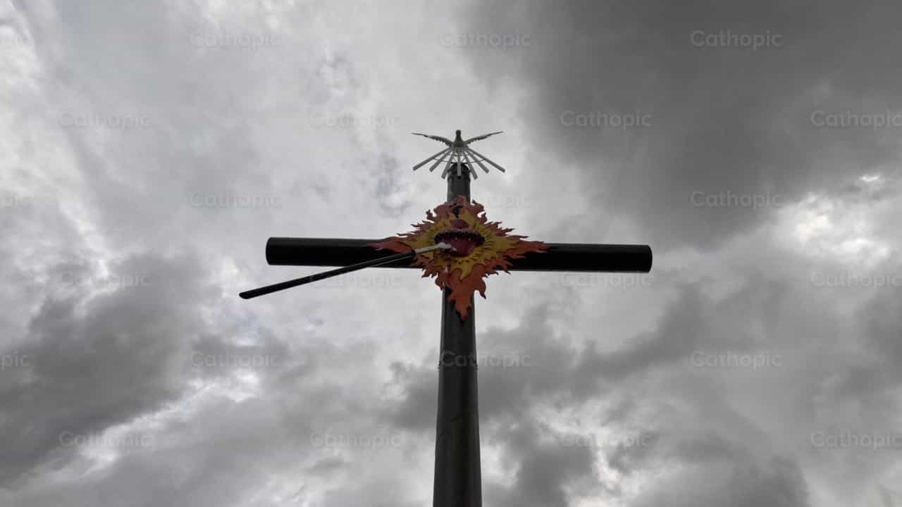 Cruz del Apostolado - Banco de vídeos católicos - Fotografía por Frames Cristianos