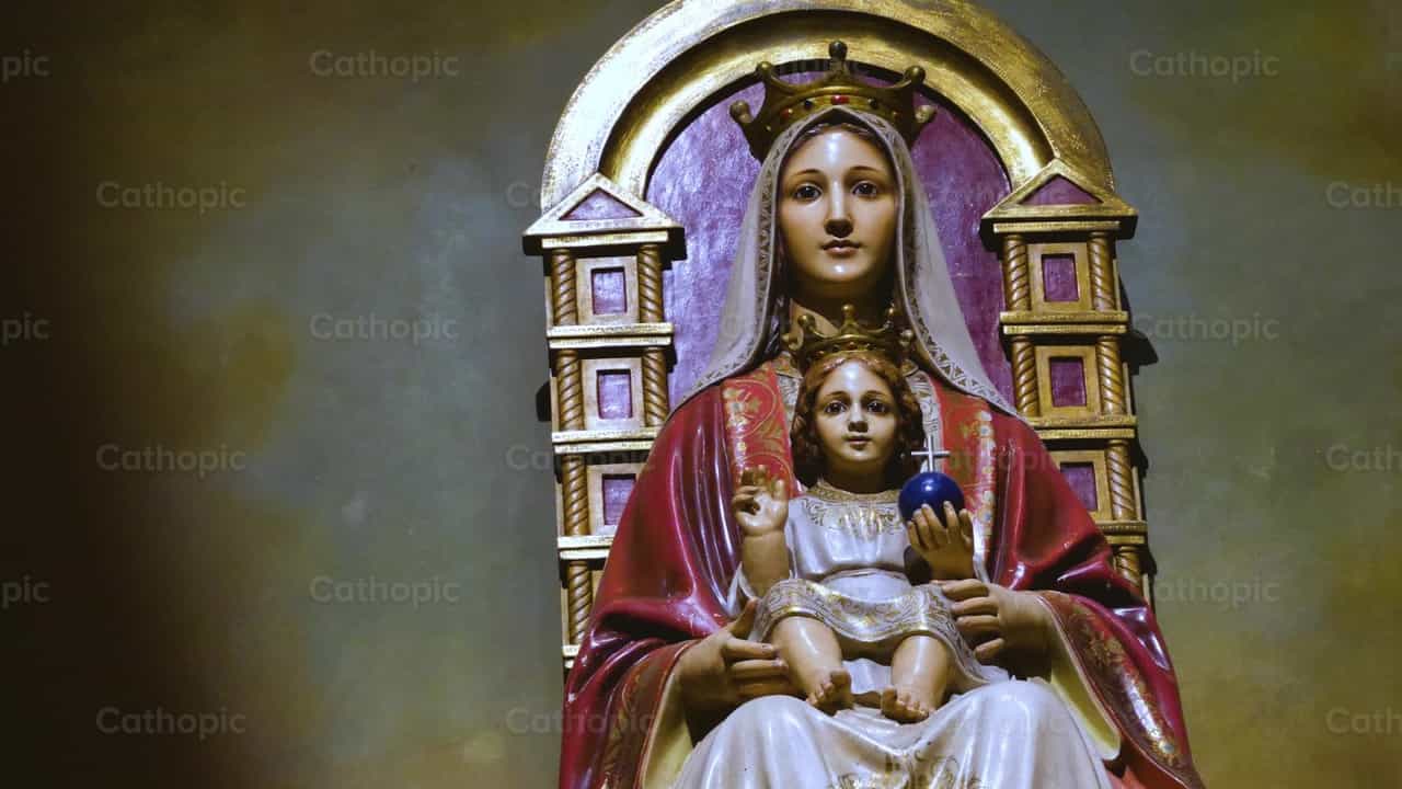 La reina María y el rey Jesús, ángulo 3 - Banco de vídeos católicos - Fotografía por Cathopic