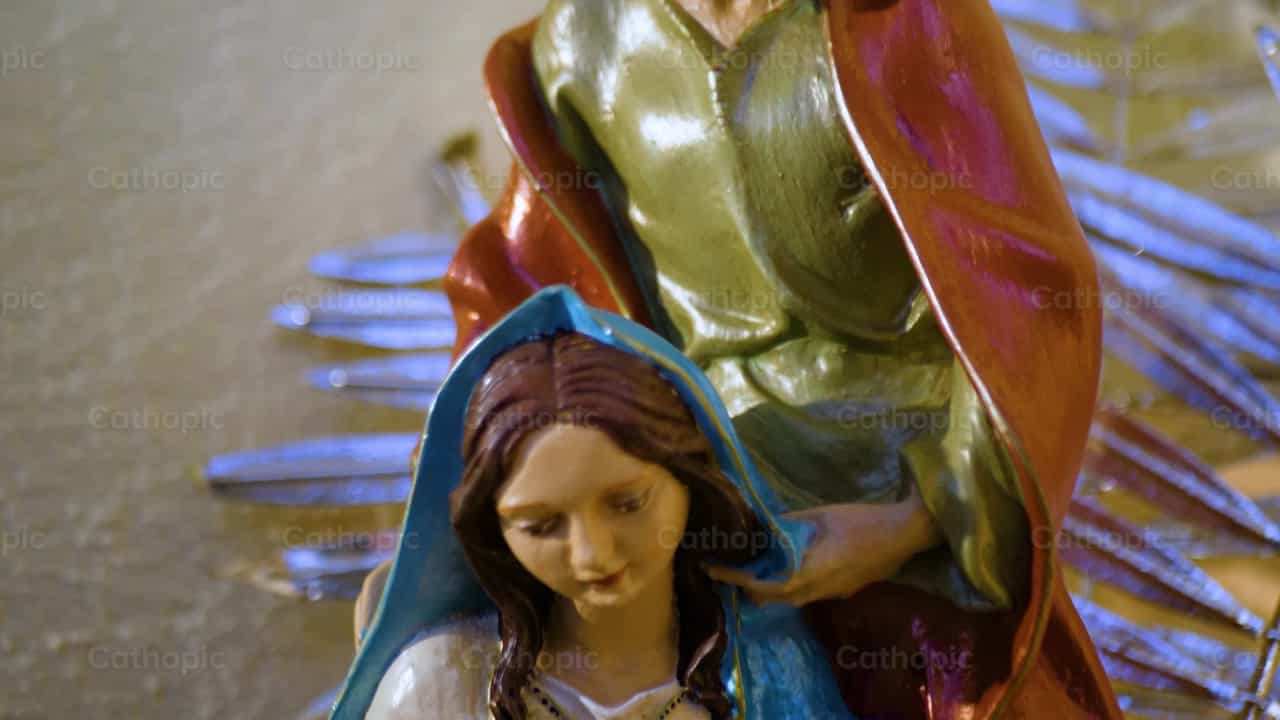 Estátua da Sagrada Família - Vídeos católicos de stock - Foto de Cathopic