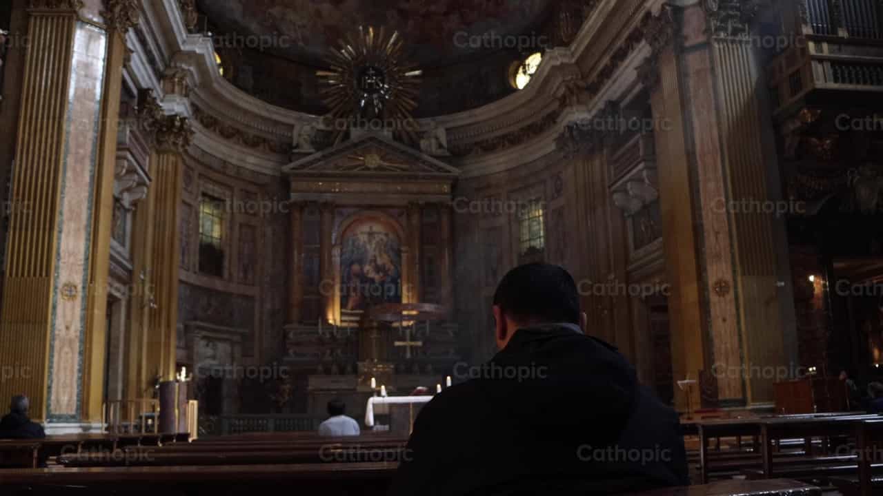 Man praying - Catholic stock videos - Photo by Frames Cristianos