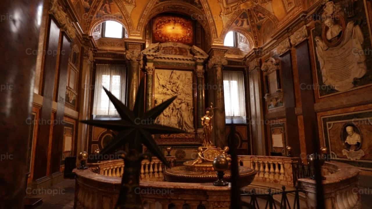 Baptisterio de Santa Maria la Mayor - Banco de vídeos católicos