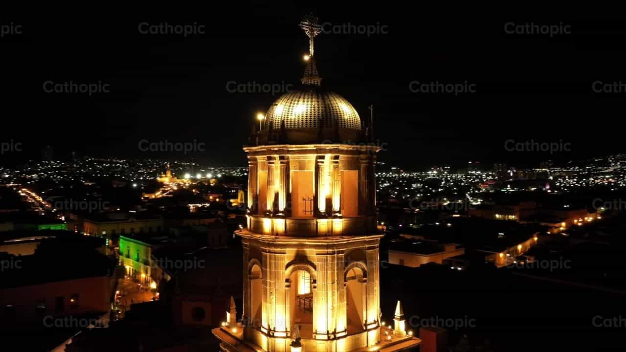 Iglesia de noche - Banco de vídeos católicos