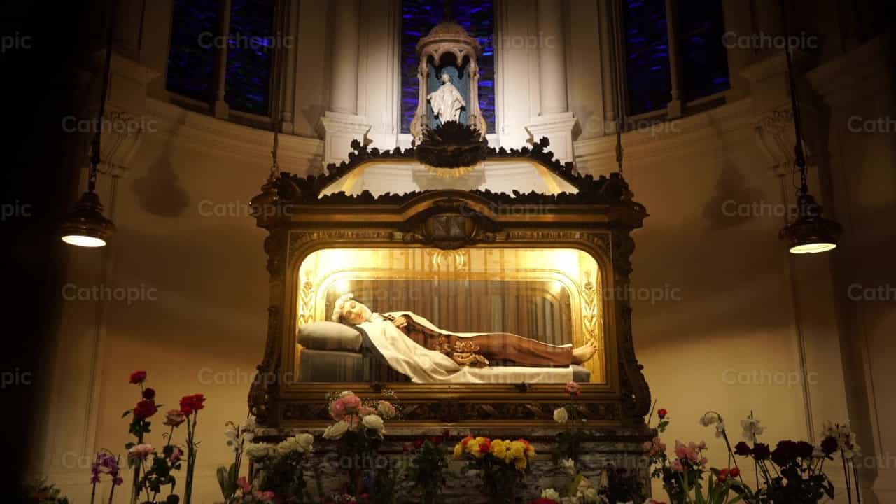 Saint Therese of Lisieux Tomb - Catholic stock videos - Photo by Lupe Belmonte