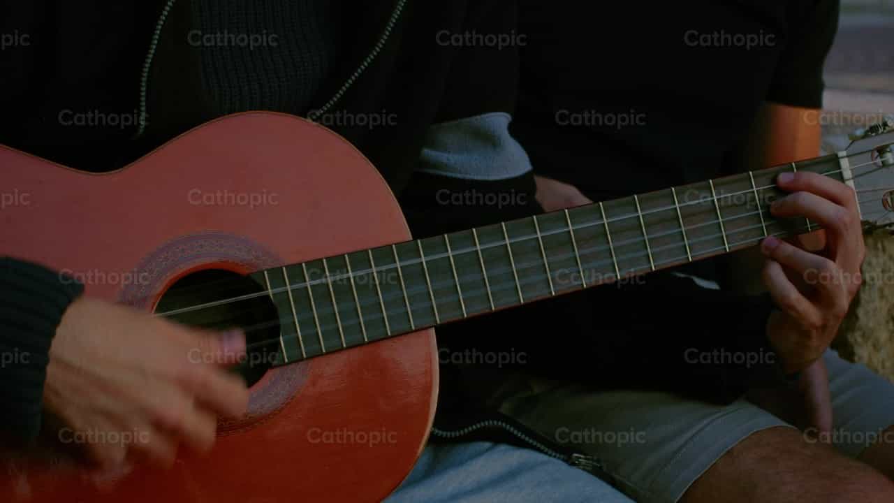 Accompagner les solitaires - Vidéos catholiques de stock - Photo de Almures Studio