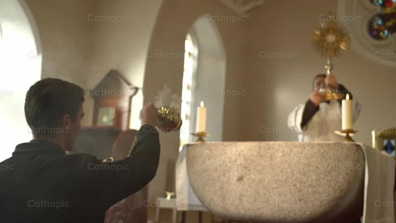 Bendición eucarística - Banco de vídeos católicos - Fotografía por Catholic Stuff