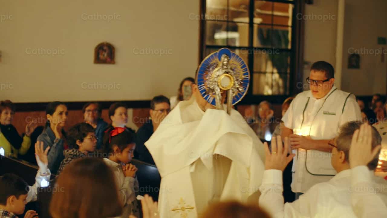 Hora Santa con Jesús Sacramentado - Banco de vídeos católicos