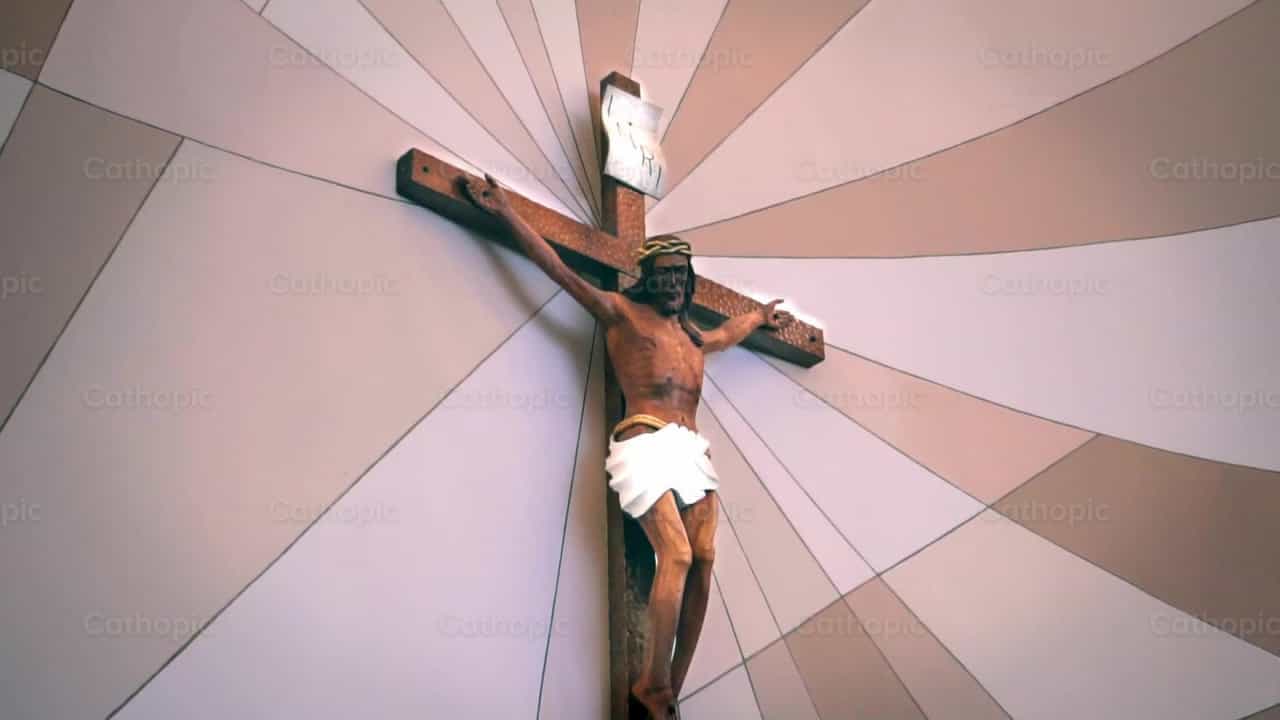 Kreuz in der Kirche – Jesus Christus, gekreuzigt - Katholische Stock-Videos - Foto von Thiago Damião P. Silva