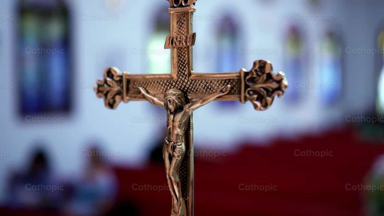 La cruz de Cristo - Banco de vídeos católicos - Fotografía por Thiago Damião P. Silva