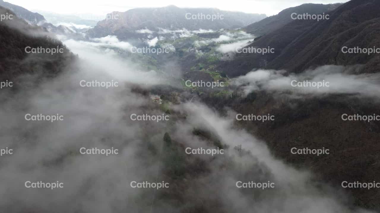 Dios en la naturaleza - Banco de vídeos católicos - Fotografía por Frames Cristianos