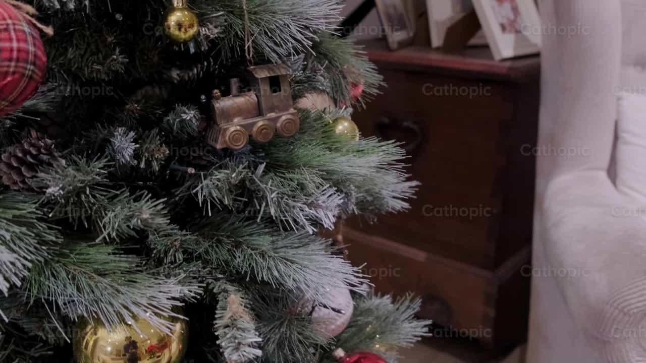 Arbol de Navidad y cafe - Banco de vídeos católicos - Fotografía por Almures Studio