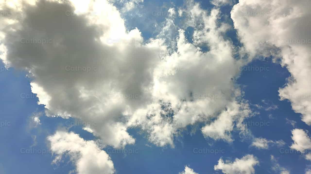 Epic Vertical Motionlapse del Sol y C de Movimiento Rápido - Banco de vídeos católicos - Fotografía por Michelangelo Oprandi