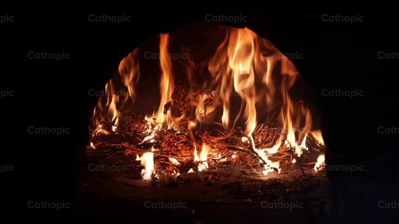 Fuego - Banco de vídeos católicos - Fotografía por Lupe Belmonte